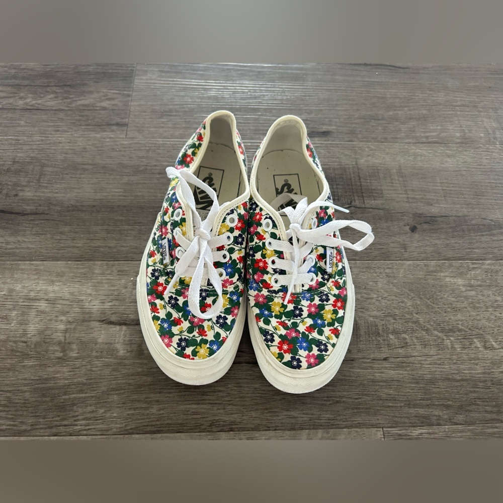 Women’s Lifted Flower Laced Vans 6 - Picture 2 of 6